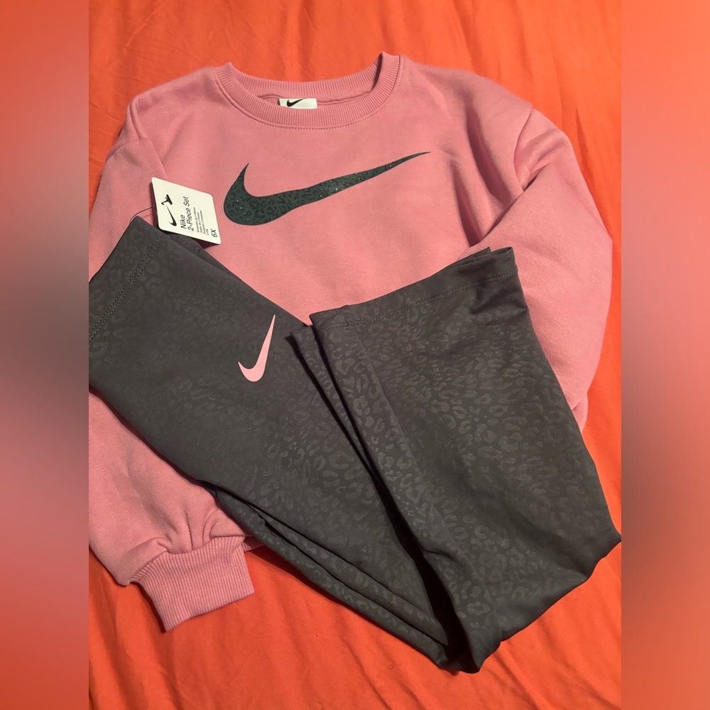 Pink and gray leapord Nike set